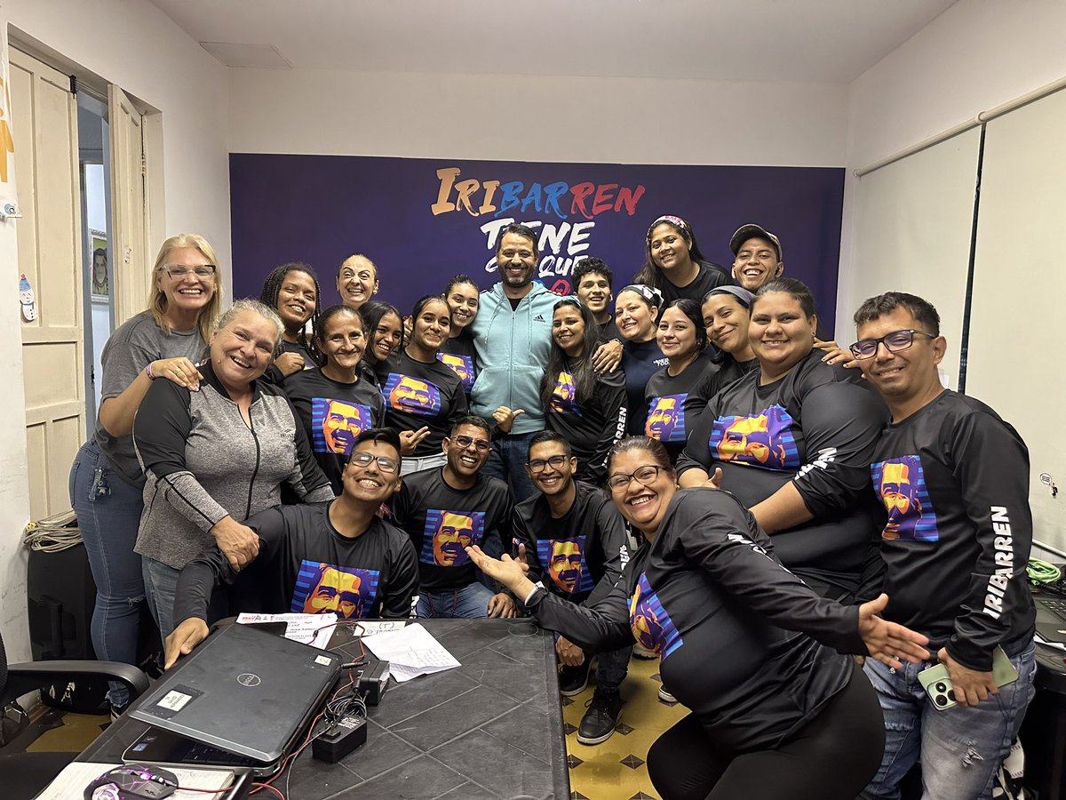 LuisJonasReyes's tweet photo. Pasada la media noche y la muchachada de la sala Situacional del @PartidoPSUV Iribarren se encuentran activos recibiendo la información de cada una de las ubch de nuestro Municipio con relación a las tareas asignadas el día de hoy. Seguimos construyendo la victoria https://t.co/neFQ9qbFBs