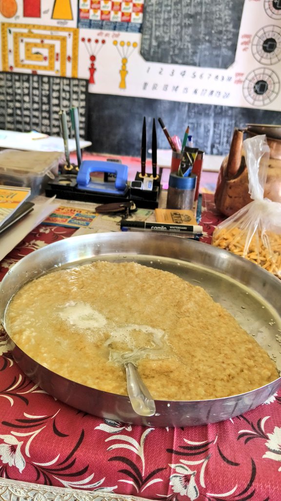 Jigree_Yaar01's tweet photo. गांव वालों का प्यार सबके नसीब नहीं होता 🥰❤️
सरल व्यवहार, आदर भाव और सादगी वाला जीवन इनसे बहुत कुछ सीखने को मिलता है 👳🫶
#Break_time 🏫 https://t.co/2v5ZSgnzBw