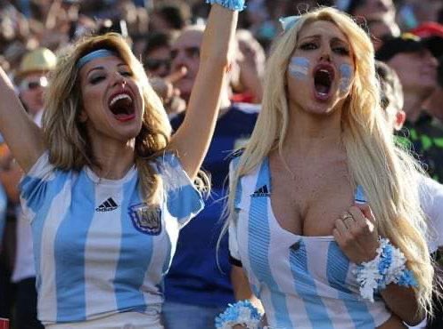 me vine a festejar a la plaza pq capaz me cruzo a alguno de los que me gustan