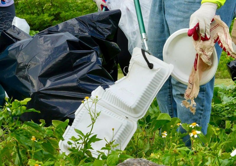 Rain or shine, our Guam Green Growth Conservation Corps couldn’t be stopped! 💦☀️ Last Saturday, we teamed up with the Yoña Mayor’s Office for an Island Beautification beach cleanup at Tagåchang!