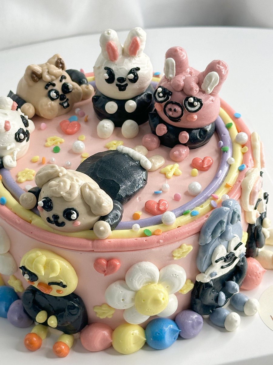 our version of the skzoo cake 🌈