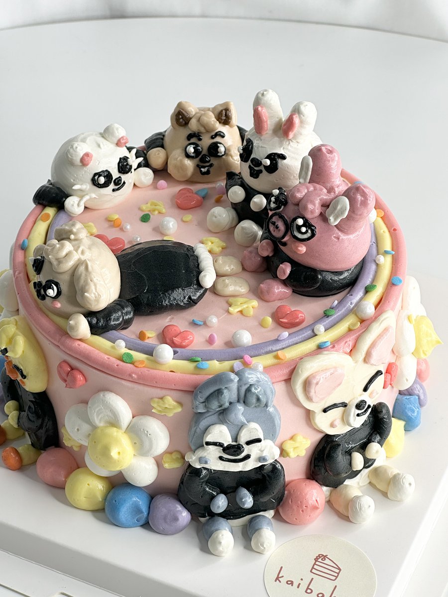 our version of the skzoo cake 🌈