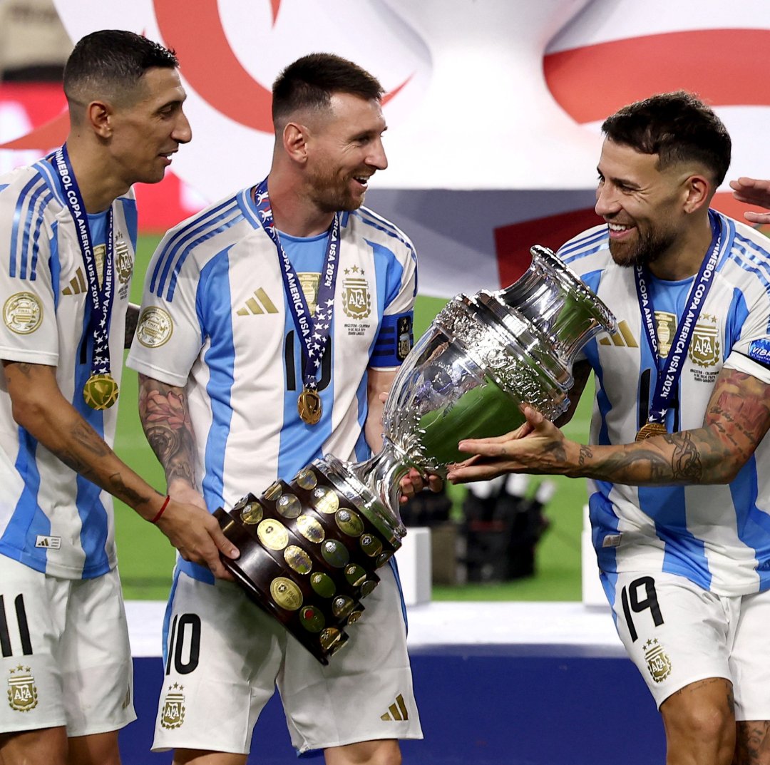 Flornema's tweet photo. Gracias chicos, son nuestra alegría #bicampeones #Argentina #CopaAmérica #Messi #DiMaria #Otamendi https://t.co/wd41RGfoO9