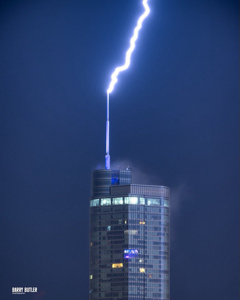 barrybutler9's tweet photo. At the strike of midnight, Trump Hotel get hits with lightning for the start of Monday in Chicago.  #weather #storm #ilwx #news #chicago #lightning https://t.co/EJ5aREoJiR