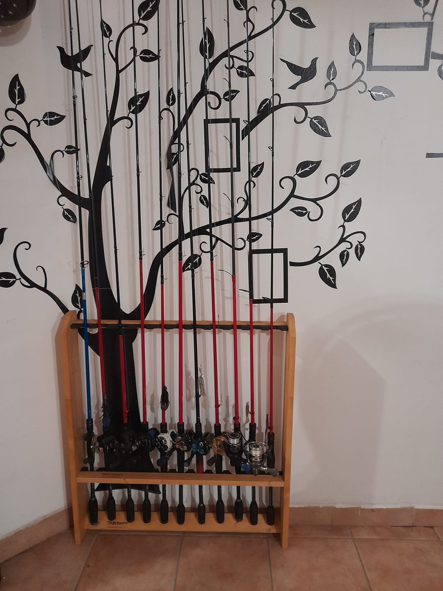 Oldstomp's tweet photo. ���🎣🎣11 POSTI DI PURA PASSIONE!!🎣🎣🎣
#oldstomp #portacanne #madeinitaly🇮🇹 #legnochepassione #rodholder #rodstand #fishingtackle 
#fishingrods https://t.co/7SyKB5hZTW
