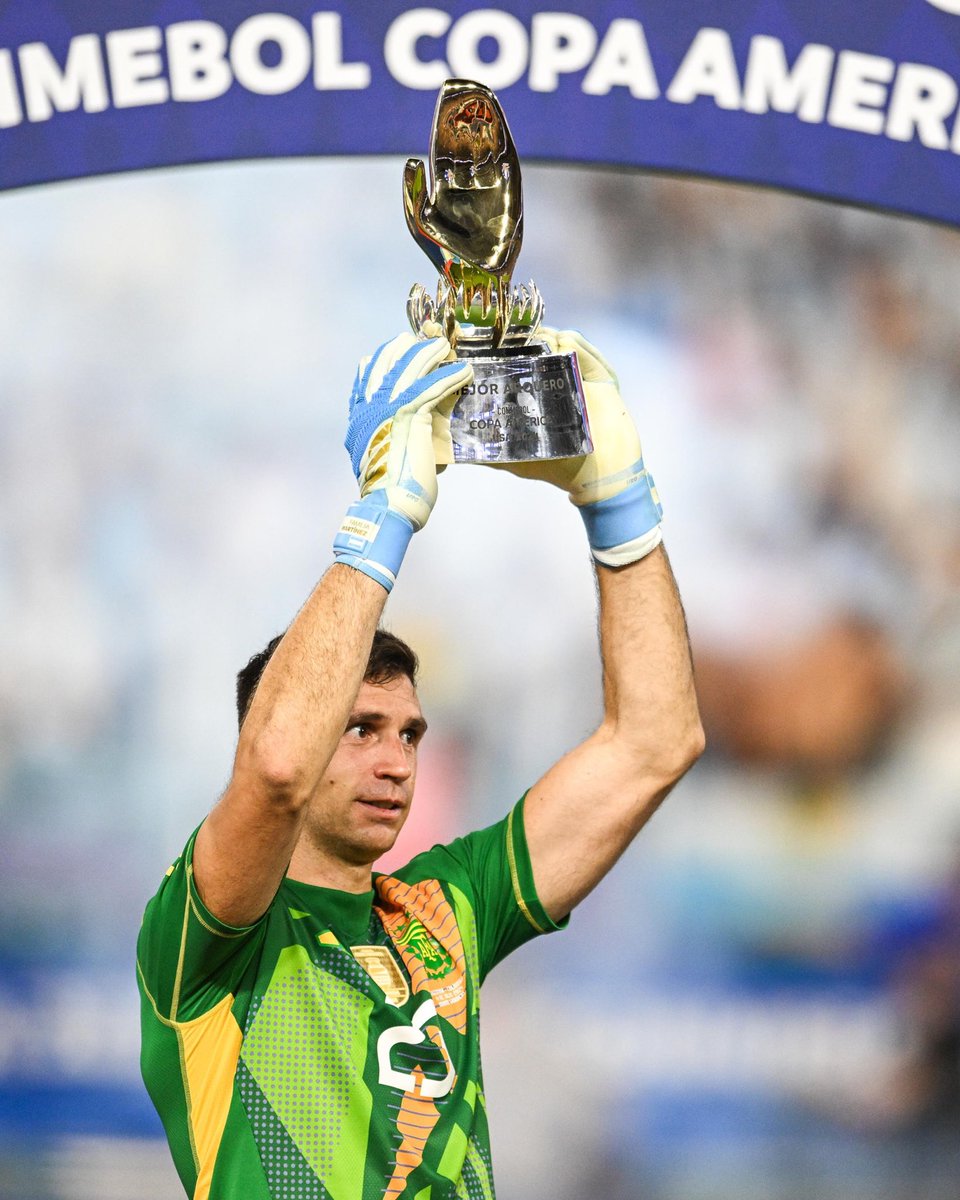 CopaAmerica's tweet photo. ¿Quién si no? Dibu Martínez, mejor arquero de la CONMEBOL Copa América USA 2024™️ 😍 https://t.co/kTvuMxwC4k