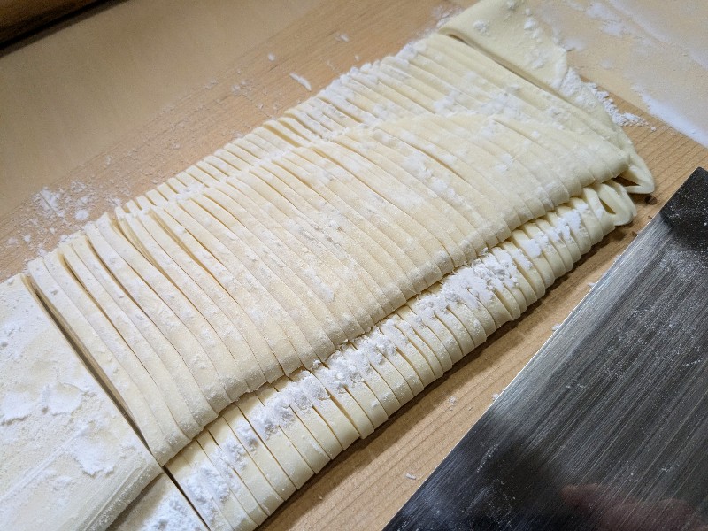 chama681's tweet photo. 今日のお昼は自家製麺。
蒸し暑いので、サッパリ「ざるうどん」でいただきました☺
#手打ちうどん https://t.co/GMxMHjm2hf