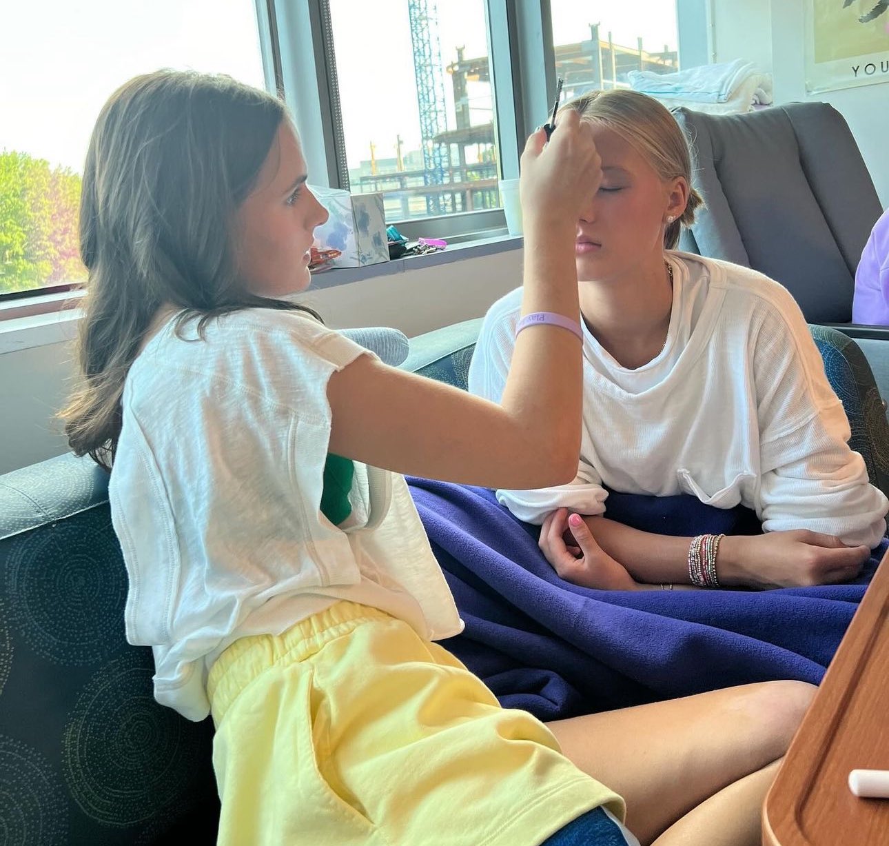 Rick Karle on X: 15-year-old Lulu Gribbin of Mountain Brook, AL shares a  makeover with her friend Ella, 5 weeks after Lulu lost her left hand &  right leg in a shark