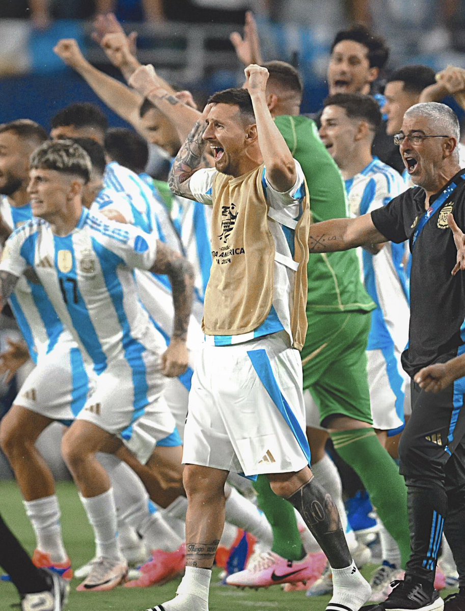 CeciRoffe's tweet photo. CADA DÍA TE QUIERO MÁS! Argentinabicampeon!🇦🇷 https://t.co/9HLysOeKqk