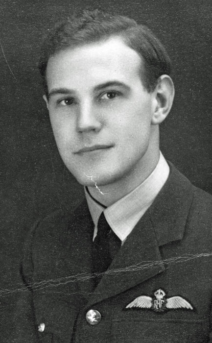 pettore's tweet photo. The Battle of Britain. 10 July – 31 October 1940.

On this day 15th.July 1940 no deaths were recorded but:
PO.Peter Leslie Dawbarn.
One of THE FEW.
https://t.co/kRD5kt8Ar1
Returning to Debden he made a crash-landing &amp; was seriously injured.
He remained in hospital for 6 months. https://t.co/rUEz2VHmF0