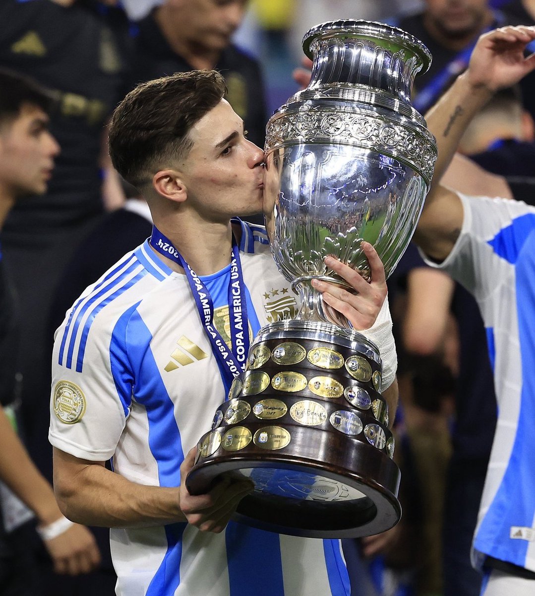 turcocarp's tweet photo. 24 años
Campeón argentino
Goleador del fútbol argentino
Campeón de Libertadores
Bicampeón de Copa América
Campeón de Finalissima
Campeón de Premier
Campeón del mundo
Campeón de FA Cup
Campeón de Champions
Campeón del Mundial de Clubes

El pibe que ya dio vuelta el jueguito. https://t.co/eapqSALRbQ