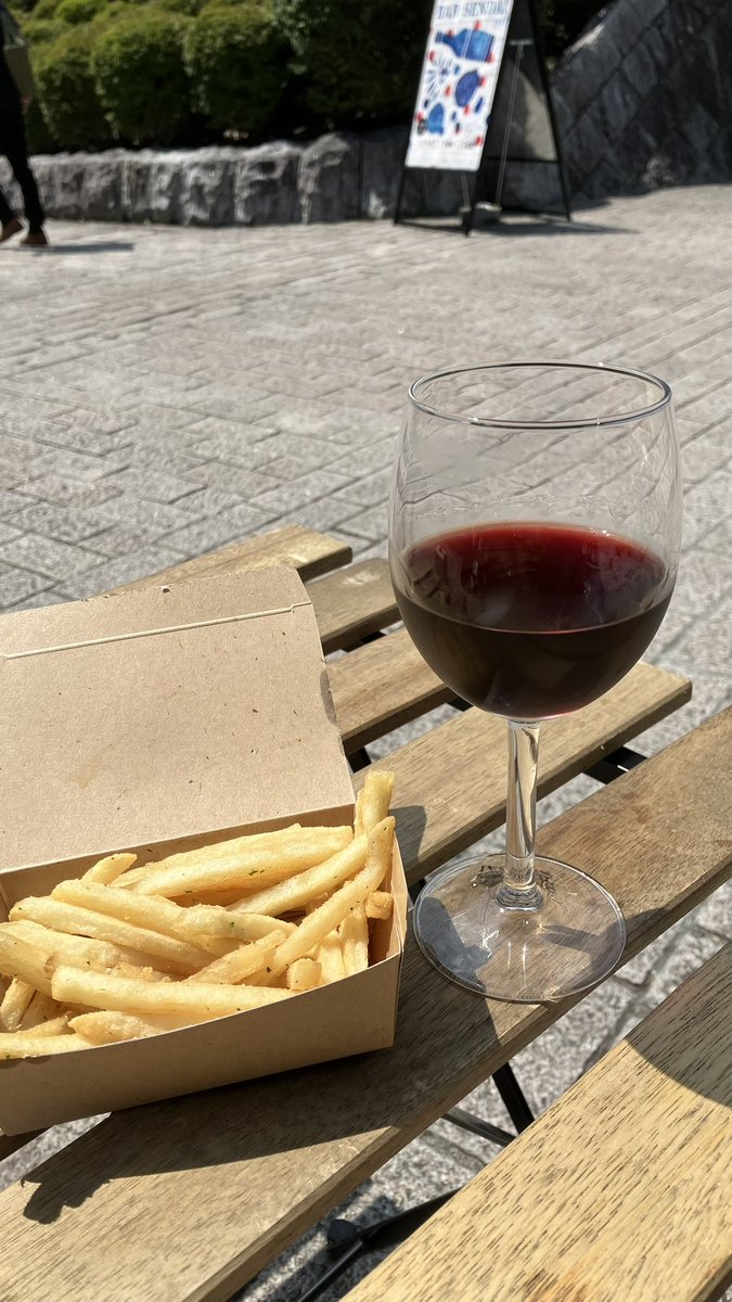 ks_guitar_shop's tweet photo. 5杯目
ボトルだとハーフでも飲み切れるか微妙だからこういうとこでグラスから色々試せるのたすかる
 #バル仙台 https://t.co/X7p5oJmEJ8
