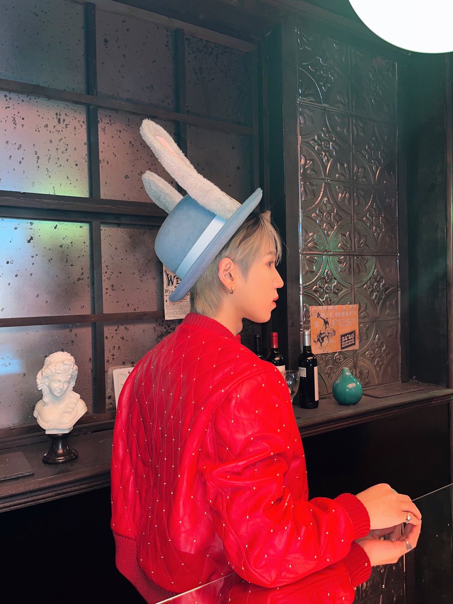 VannerOfficial's tweet photo. [#성국]

월요일의 작은 선물 ..! 🎁💍 이번주도 화이팅해요! 🥰

#VANNER #배너 #SUNGKOOK https://t.co/FObf7m2GMk