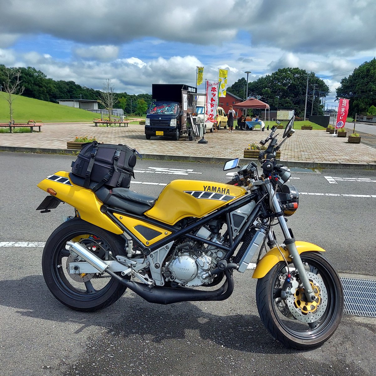 kazuyahashimoto's tweet photo. 雨はお昼過ぎに曇りへと変わったので、これはバイクに乗るチャンス!
空気も冷えてるし、路面から立ち上る熱気もないし、照りつける日射しもない。
今の時期でこんな日はなかなかない!!
ひさびさのおバイクは気持ちいい~ヽ(^0^)ノ
#r1z
#三王山ふれあい公園
#sunnysidecafe https://t.co/b7UfrSd4ho