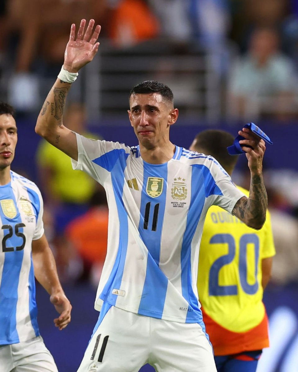 SportOnFootball's tweet photo. 🇦🇷 Ángel Di Maria retires from international football with one more Copa América.

“It was my dream to retire from national team like this, Argentina is my love and my country. Thank you”. https://t.co/hgFLMfEJdk