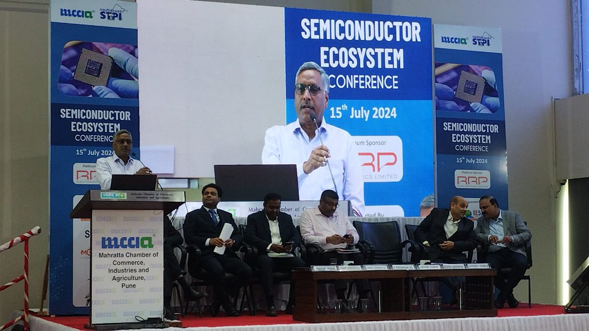 STPIPune's tweet photo. Shir Arvind Kumar, DG STPI delivering a special address during the semiconductor ecosystem conference (SEC2024) at Pune. During his address, he emphasized the need of indigenous semiconductor manufacturing which eventually contribute largely to electronic manufacturing.
@arvindtw https://t.co/VdsSFrZui3