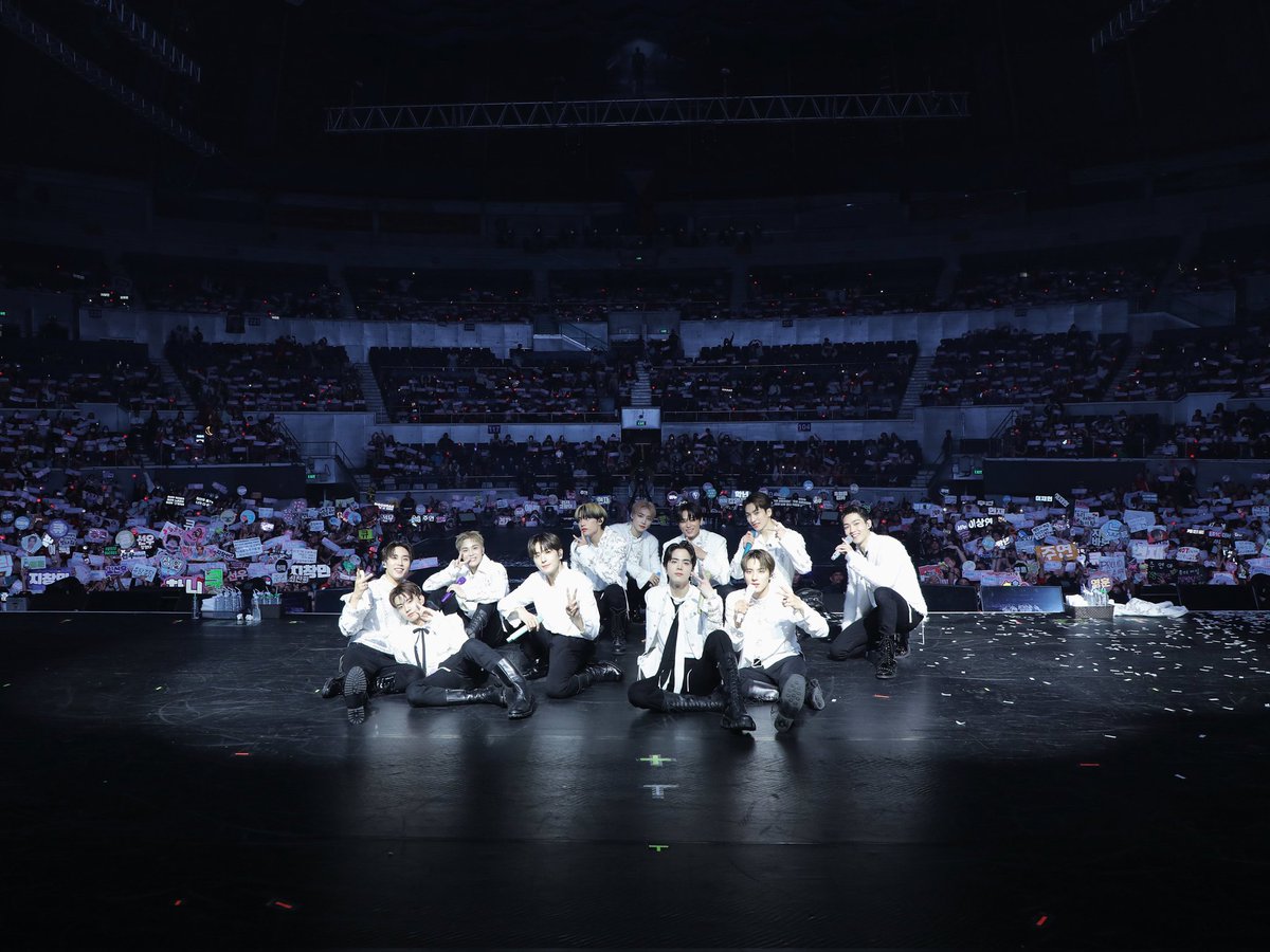 dearestMOONBAE's tweet photo. funny, unserious, and special moments of the boyz in philippines in celebration of zeneration in manila 

— a special 🧵 https://t.co/dQAAcoRYXD