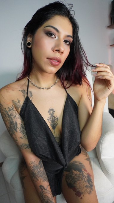 💋🖤 https://t.co/eORtAN75lg<a href="/tag/locktober"class="tags"><span>#locktober</span></a>