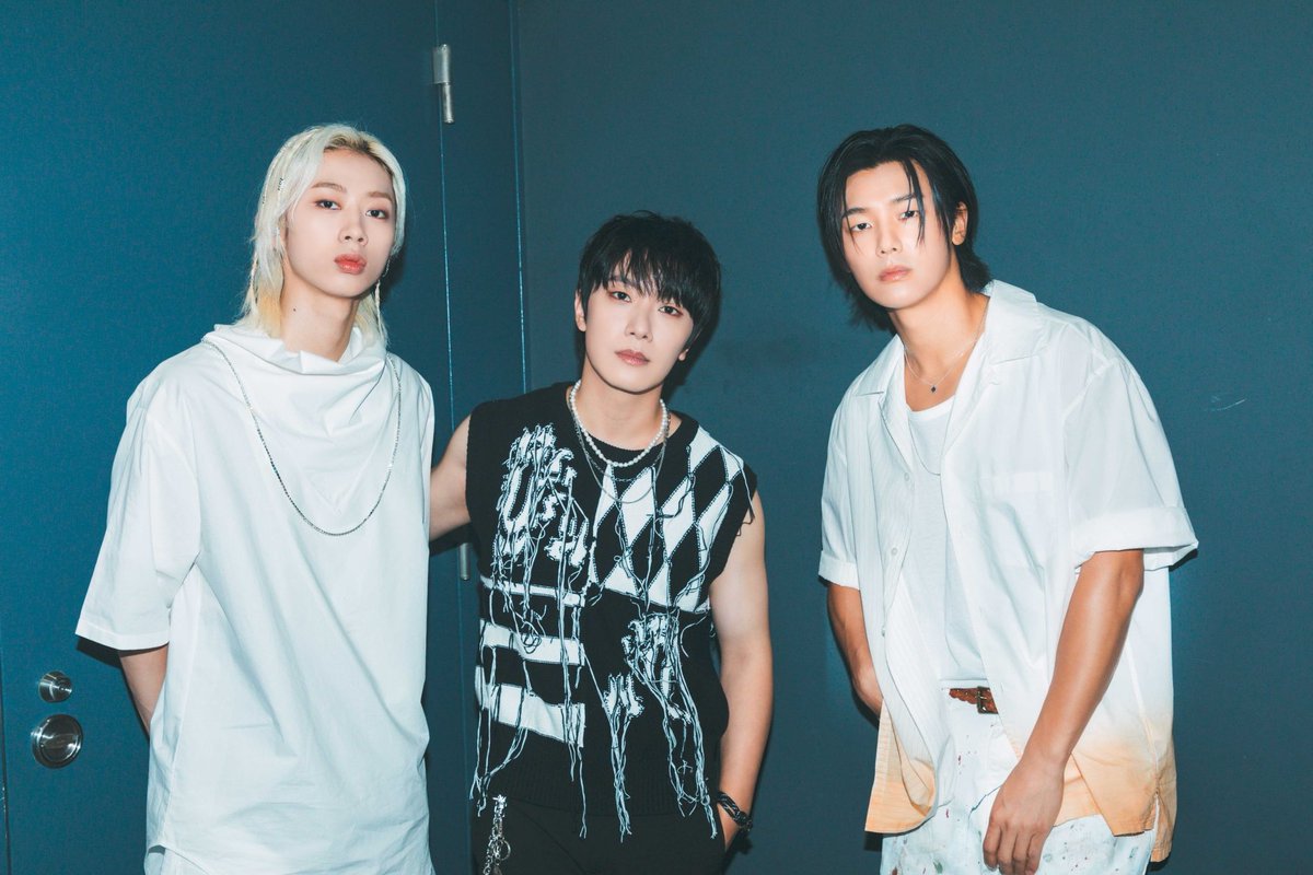 cnblue_japan's tweet photo. [📸] FNC BAND KINGDOM 2024 

今年の #FNCBANDKINGDOM のオープニングステージを飾ったドラマー3人🥁✨ 来年はどんなステージになるのか… 乞うご期待です!!

#FTISLAND #MINHWAN #CNBLUE #MINHYUK #HiFiUnicorn #MIN https://t.co/tNfa0q7Cqe