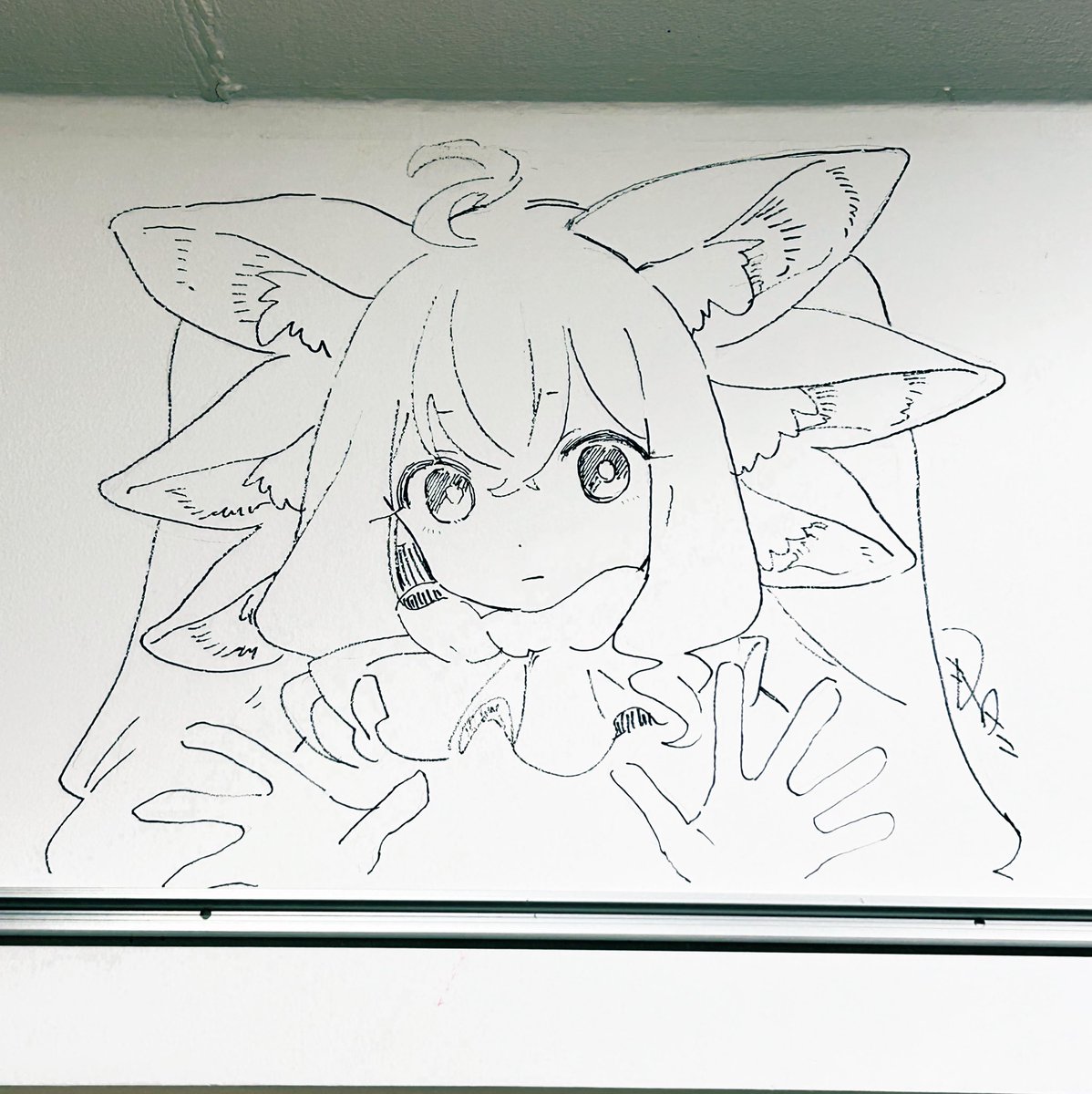 個展会場天上付近の壁に描かせていただきました! 