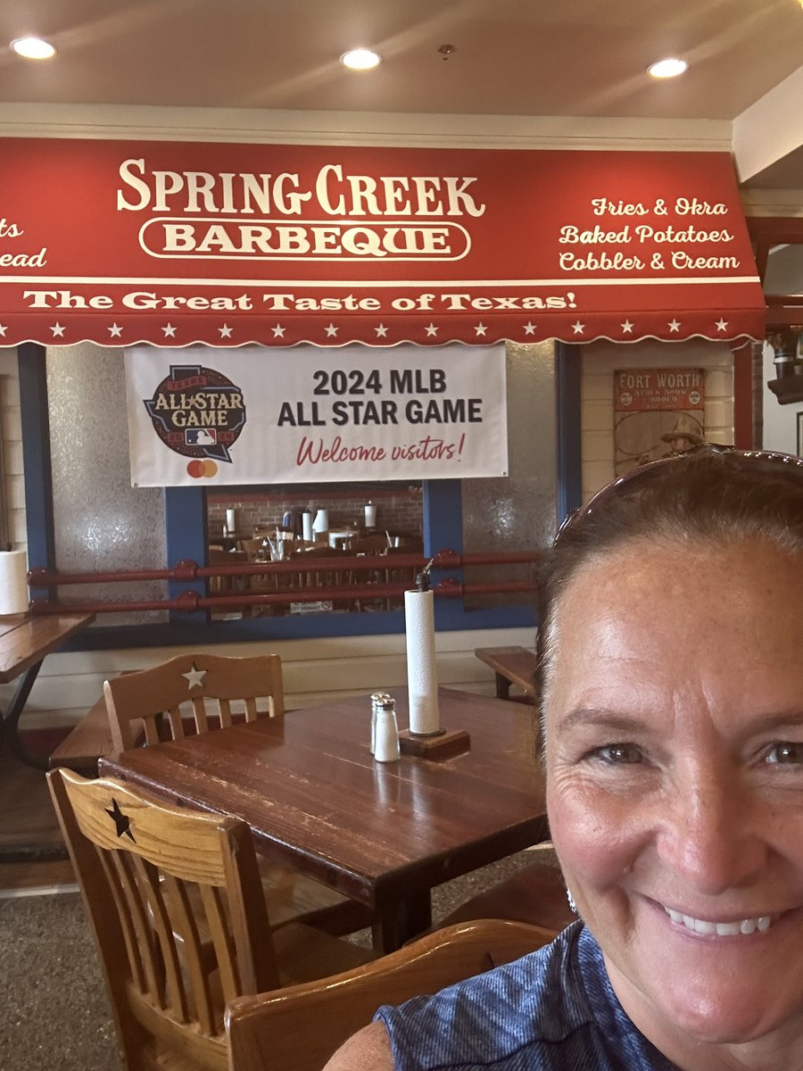 ⚾️Arlington - TODAY ONLY⚾️
<a href="/SpringCreekBBQ/">SpringCreekBarbeque</a> Arlington: 50% off Rib dinners + Giveaways all day!! ⚾️⚾️Joe Madden will also be there from 4:30-5:15pm!!! ⚾️⚾️   
I love how <a href="/SageUSAmerica/">Sage USA</a> has brought this to life for our (<a href="/MicroAcctg/">MicroAccounting</a> + Sage) mutual client!  #sagemlb #sageinsights