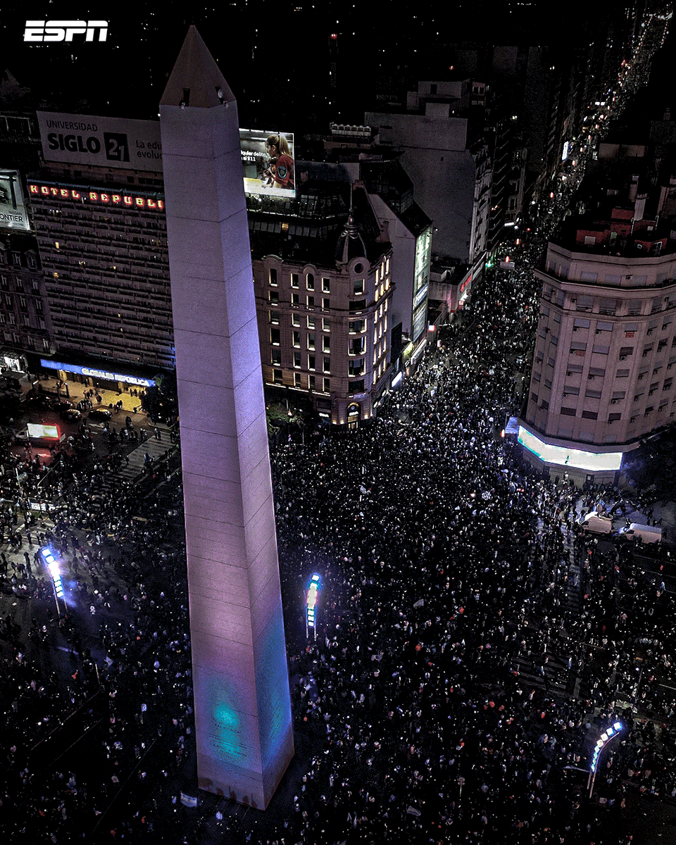 ESPNArgentina's tweet photo. 🤪 ANDATE A DORMIR VOS...

😱 A LAS 3 HORAS DEL DÍA LUNES 15 DE JULIO... ¡¡ASÍ ESTÁ EL OBELISCO!!

🏆🇦🇷 ¡LAS CALLES DE BUENOS AIRES CELEBRAN EL BICAMPEONATO DE ARGENTINA EN LA COPA AMÉRICA! 🇦🇷🏆 https://t.co/aICs9fKj7N
