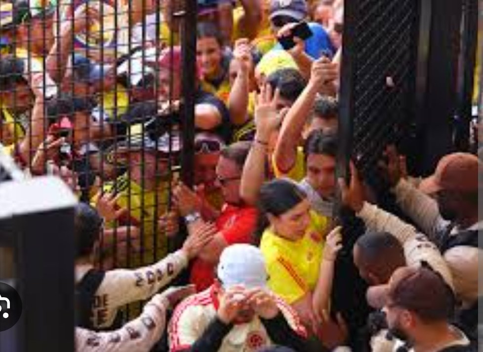 Debut y despedida en Miami. Gente con tickets falsos intentando entrar. Si esto se hubiese hecho en otro estadio del Oeste nada de esto hubiese sucedido. Los estadios de Phoenix y California impecables. Se juntaron la viveza latina y la desorganizaron.