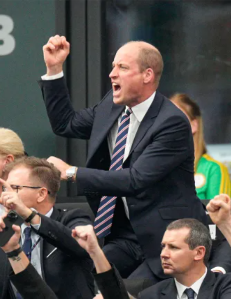 ⚽️ Football gall! 
'Prince' William Windsor says watching football is an "official" duty - so all his travel &amp; expenses are paid from *public* funds. What a scam! 
#EURO2024 #RoyalDutyMyth #RoyalGrifts #CostOfLivingCrisis #BillyIdle #NotMyPrince #AbolishTheMonarchy