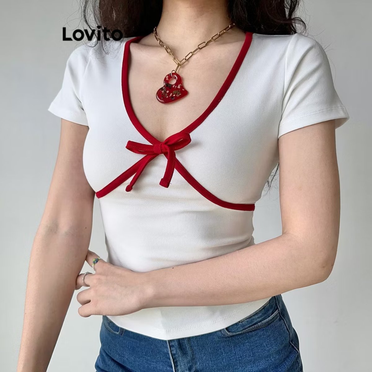 Foryview's tweet photo. สาว ๆ คนไหนกำลังมองหาเสื้อยืดคอวีตัวใหม่ บอกเลยว่าห้ามพลาดตัวนี้เด็ดขาด! 

คือแบบว่ามันน่ารักมากกกกก เนื้อผ้านุ่ม ใส่สบาย ดีไซน์เรียบแต่มีดีเทลตรงขอบคอสีแดง ผูกโบว์ด้านหน้าเก๋ๆ

🧡 พิกัด https://t.co/ywO5ehPkLN

#เสื้อคอวี #เสื้อยืด https://t.co/xCKqdJrclA