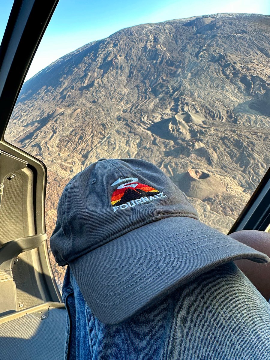 FournaizRe's tweet photo. 🌋 En attendant le spectacle de la prochaine éruption du Piton de la Fournaise, replongeons-nous dans les images aériennes de sa dernière éruption de juillet 2023 ! #LaReunion #Team974 🤩🚁🌋✨

https://t.co/pP0BrsAsUM https://t.co/ckouYvzWJ6