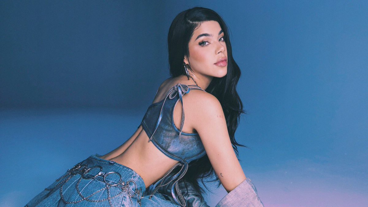 KeniaOsSitio's tweet photo. Feliz cumpleaños número 25 a la Estrella del Pop, Kenia OS.

La artista nominada al Latin GRAMMY, ha logrado consolidarse como una de las artistas mexicanas más reproducidas en la historia, logrando así ser una de las principales figuras en la escena pop latinoamericana. "Malas Decisiones", se convirtió en uno de los mayores éxitos del pop latino esta década, consiguiendo así múltiples récords y certificaciones, obteniendo el reconocimiento de Billboard, Rolling Stone y la Academia del GRAMMY como una ‘Estrella del Pop’. ¡Felicitaciones @KeniaOS!