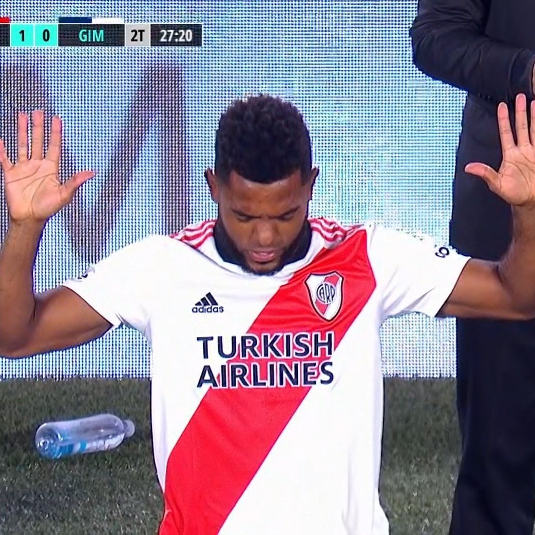 StatsMillo's tweet photo. Dios te dijo que ibas a ser campeón de América este año...

Pero nunca te dijo con QUIÉN..

No te agaches Colibrí, la historia te espera 🇨🇴 🐔 https://t.co/sZS7UqThtc