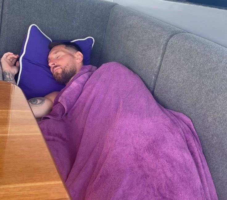 los argentinos yendose a dormir despues de salir campeones por tercera vez consecutiva y ser bicampeones de américa