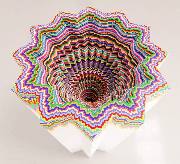 womensart1's tweet photo. Jen Stark, US multi-media artist, best known for creating optical art using psychedelic colors #WomensArt https://t.co/oaNiAOWZ25