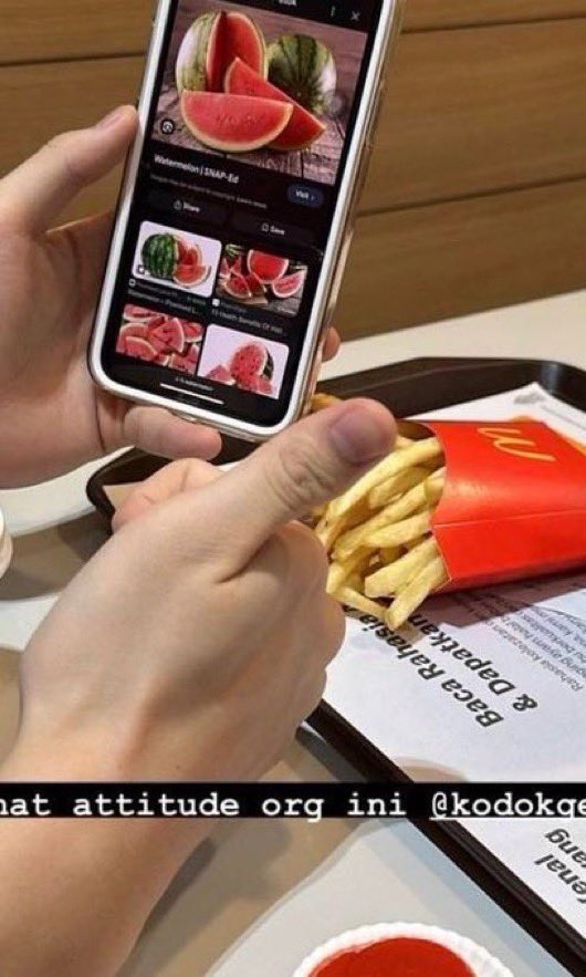 cingkonoha's tweet photo. Serah lo mau makan mcd. Tp bisa gk sih lo gk bawa jokes2 jelek kayak gini? 

Kemarin sandy dan shakira sudah klarif. Eh ada lg 🥹 https://t.co/XlzkMkT00D