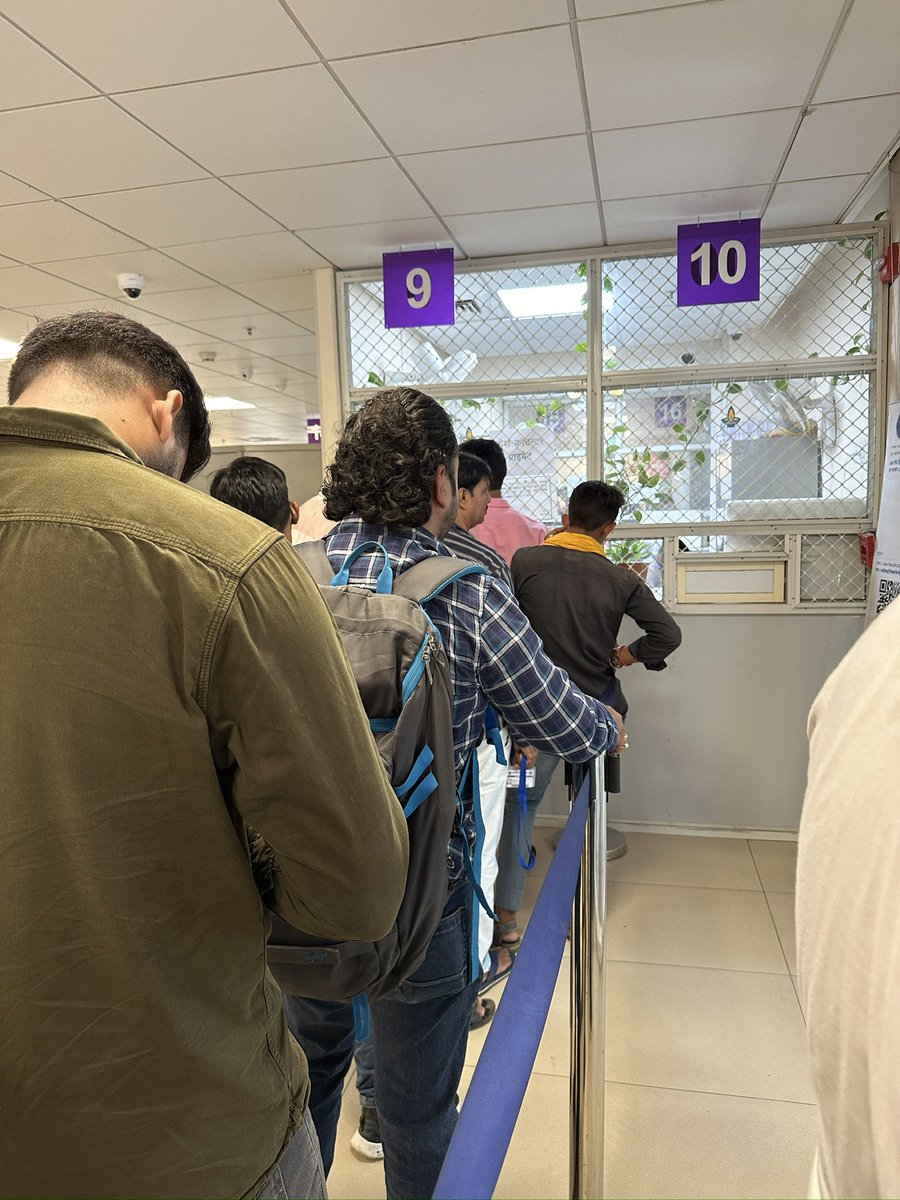 varanasifacts's tweet photo. Cancer Patients are waiting for their test to be done by paying amount more than any private hospital but they just opened 1 counter for amount collection.@RNTata2000 @bhupro @TataMemorial @theNCI @TMC_Varanasi @TataCompanies #tata #tatacancer #bhu #tmc #cancer #patients https://t.co/gd1VMCQ5jJ