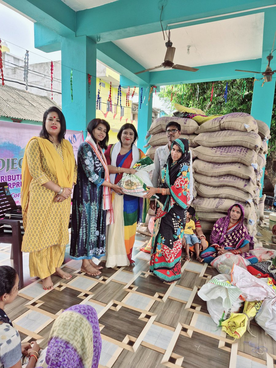rosalinpatsani's tweet photo. Wishing you all Happy &amp; Prosperous Bahuda Yatra. 
Project Poshan- Monthly Nutritious Packets Distribution.
#SDG3goodhealthandwellbeing #RailTel #ourworkisourparichay #parichayfoundation https://t.co/qeFw1Cisu7