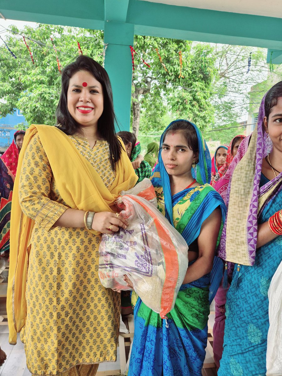 rosalinpatsani's tweet photo. Wishing you all Happy &amp; Prosperous Bahuda Yatra. 
Project Poshan- Monthly Nutritious Packets Distribution.
#SDG3goodhealthandwellbeing #RailTel #ourworkisourparichay #parichayfoundation https://t.co/qeFw1Cisu7