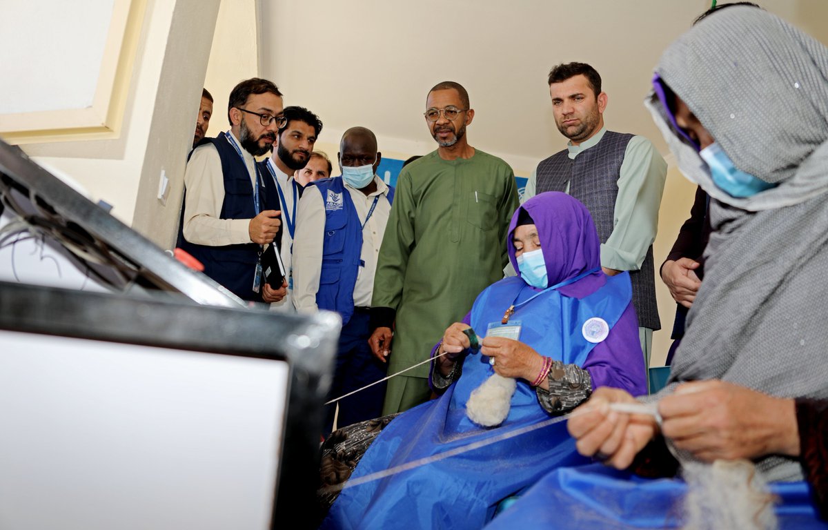 UNDPaf's tweet photo. .@sarodriques
also observes the Arbaba Sahib Community Kitchen helping to address food insecurity; and visits the Kolokhak Wool Center empowering women w modern machinery and solar power. Watch the video for more: https://t.co/fE5oLpFPrR https://t.co/yOGk3JpL34