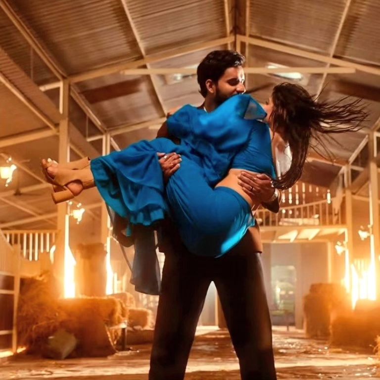 JacksonTechx's tweet photo. Fukra insaan and Isha malviya together for their brand new album song💗the picture is just perfect 😍 love it💕did you like their chemistry???🤧 
. Very romantic scenes 😍😍😍😍
#IshaMalviya
#abhishekmalhan #fukrainsaan https://t.co/WKtmT8yMJw
