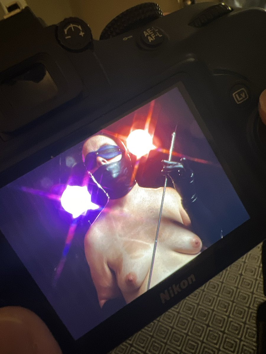 MsAmberDoll's tweet photo. Had a great photo shoot this morning. 

#RubberDoll #Fetish #Latex #Hood #Blindfold #FetishModel https://t.co/qj6RBdg2Rq