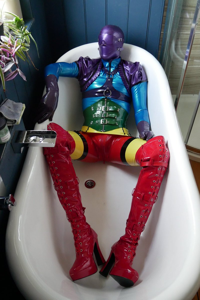 LatexLuscious's tweet photo. Contemplating queerness https://t.co/zKlaJHzWYn