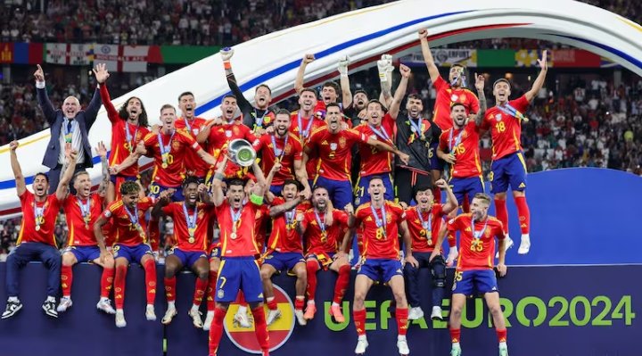 ZGol86's tweet photo. ESPAÑA CAMPEÓN DE LA  EUROCOPA 2024

⚽️ Nico Williams a los 47' y Mikel Oyarzabal a los 86'

🏆Cuarto título (1964 vs 🇷🇺, 2008 vs 🇩🇪, 2012 vs 🇮🇹 y 2024 vs🏴󠁧󠁢󠁥󠁮󠁧󠁿).

✅Selección más ganadora de la competición con 4 títulos, superando los 3 de Alemania.

🔜 Finalissima con Argentina https://t.co/Molzn0JeWc