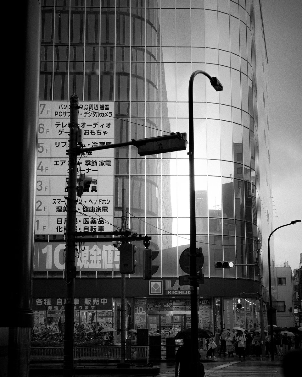 Str8Outta960's tweet photo. RICOH GR IIIx

#gr3x #griiix #grsnaps #ricohgr #grist #shootgr #streetphotography #streetsnap #monochrome #bnwphotography #モノクロ #白黒写真 #スナップ写真 #ストリート写真 #yousawscenes #キリトリセカイ #写真好きな人と繋がりたい #吉祥寺 https://t.co/0vDcMssvCZ