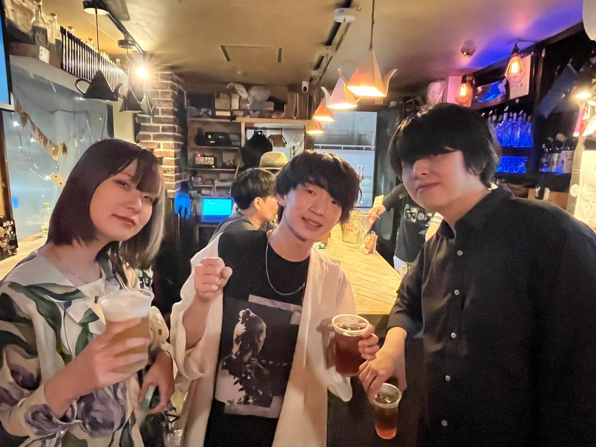band_swampman's tweet photo. 7/14 Vatelier.presentsキャンバスを彩る

Vatelier.さんの初自主企画にお邪魔しました🕊️
見に来てくれた方、共演して頂いた方々、そしてお誘い頂いたVatelier.さん、ありがとうございました❕

 #SWAMPMAN
 #バンド
 #インディーズバンド
 #スリーピースバンド
 #邦ロック https://t.co/6cCZDr3Da2
