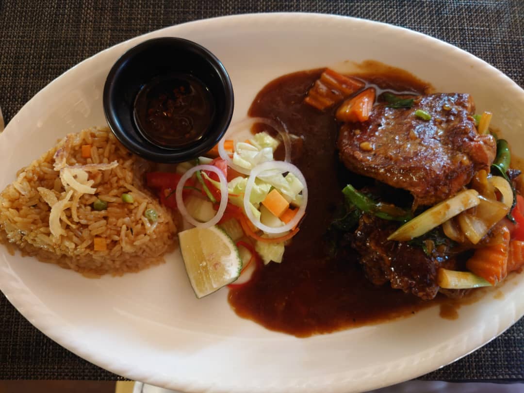 TheCountMarkula's tweet photo. Now that #KlaRestaurantWeek is done.. Back to office lunch 😅
But... KRW should be quarterly... 🏃🏾🏃🏾 https://t.co/q1IQmxTjd1