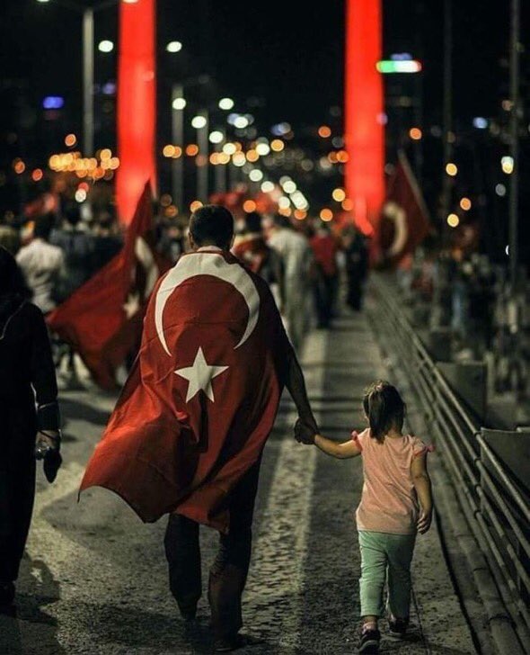 henebin02's tweet photo. Şanlı tarihimize altın harflerle yazılan #15Temmuz destanı, hainlere geçit vermeyen bir #MilletinZaferi’dir. 🇹🇷

15 Temmuz'da darbe girişimine geçit vermeyen şehitlerimizi rahmetle ve minnetle anıyoruz. https://t.co/HRK48JBbyz