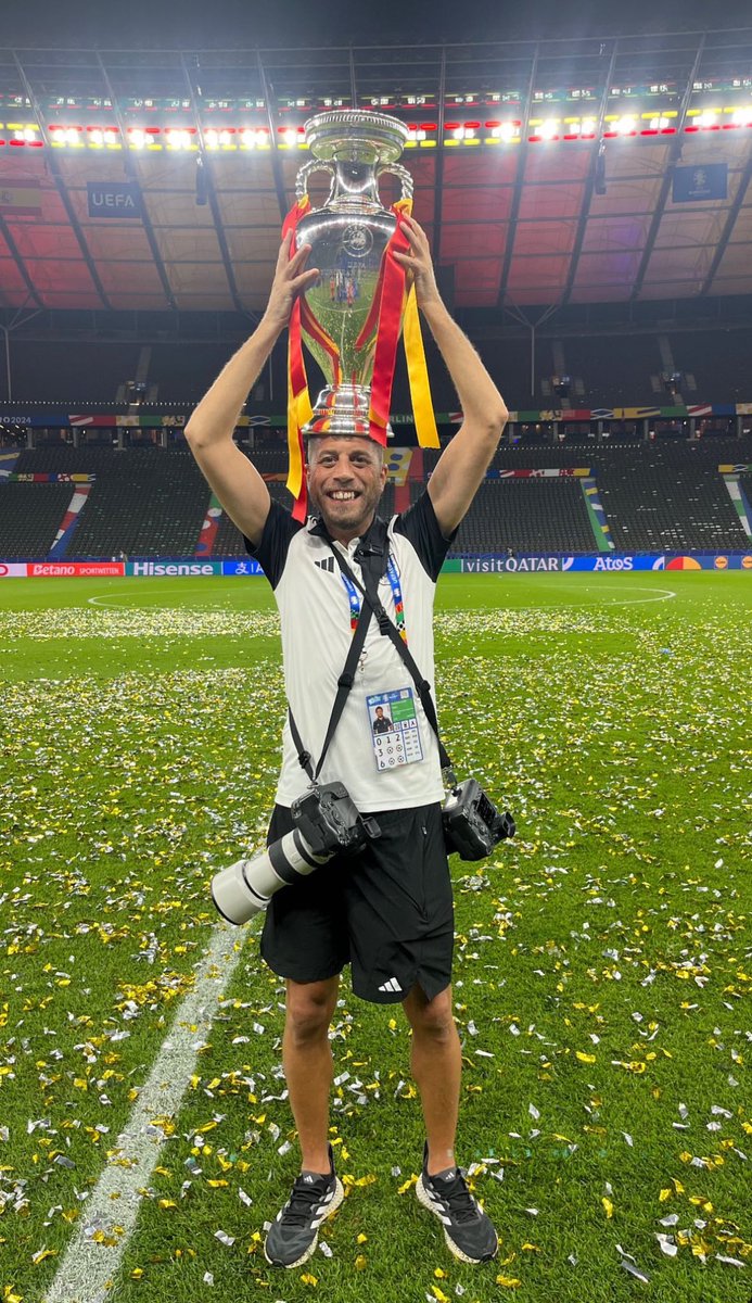 AlexandraJonson's tweet photo. Spain did’t only have the best football team at the Euros, they also had the best photographer. How lucky we are to have gotten to follow this historic journey through the lens of @pablogsacristan!

Felicidades amigo, que torneo has hecho 👏🏻

📸🧵⬇️ https://t.co/8rAlDH4blV