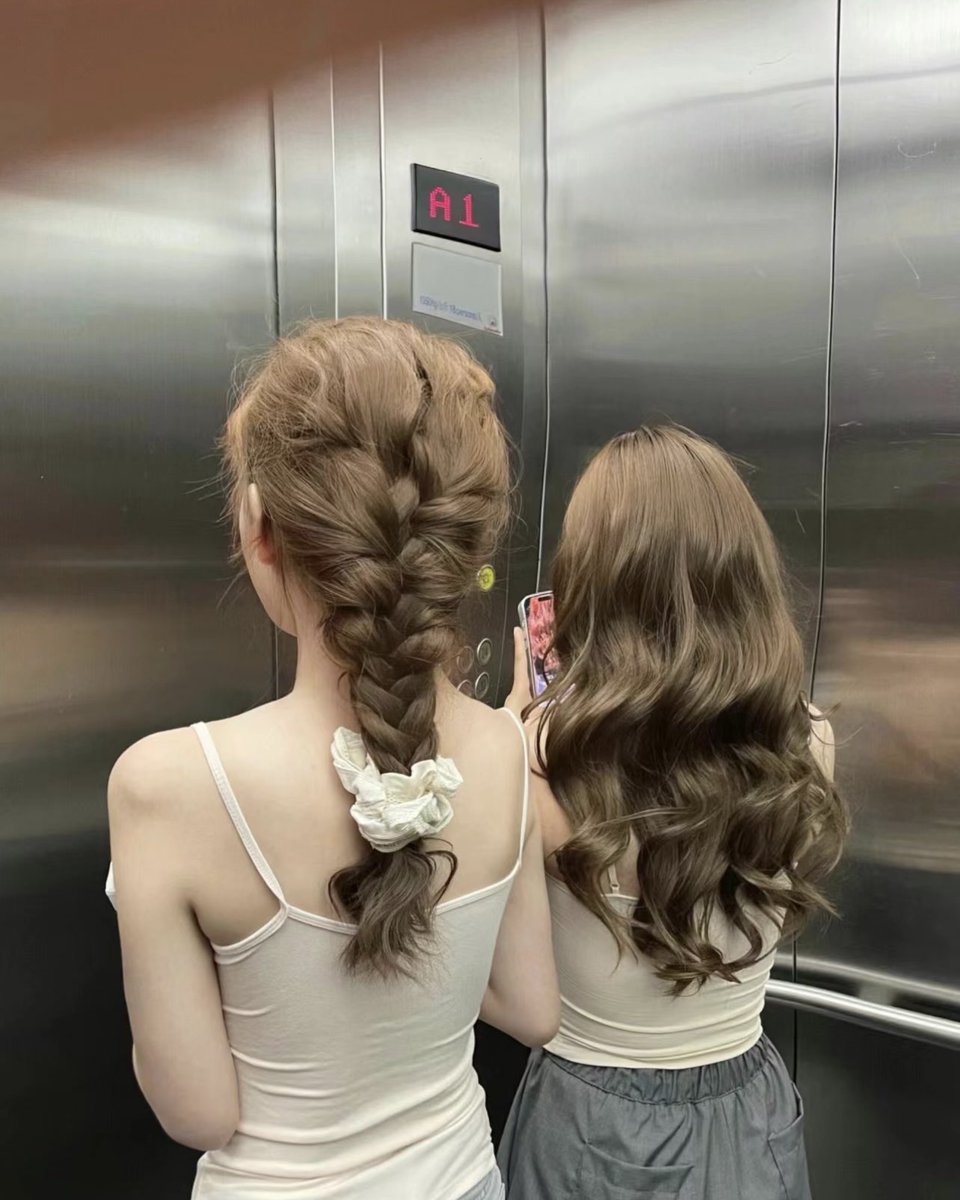 4nAtumilK_4HInE's tweet photo. 明るくても暗髪でも遠目から見て透明感最大限な髪色が理想。サロンでイメージ伝える時に役立つ https://t.co/KVJisXoCH8