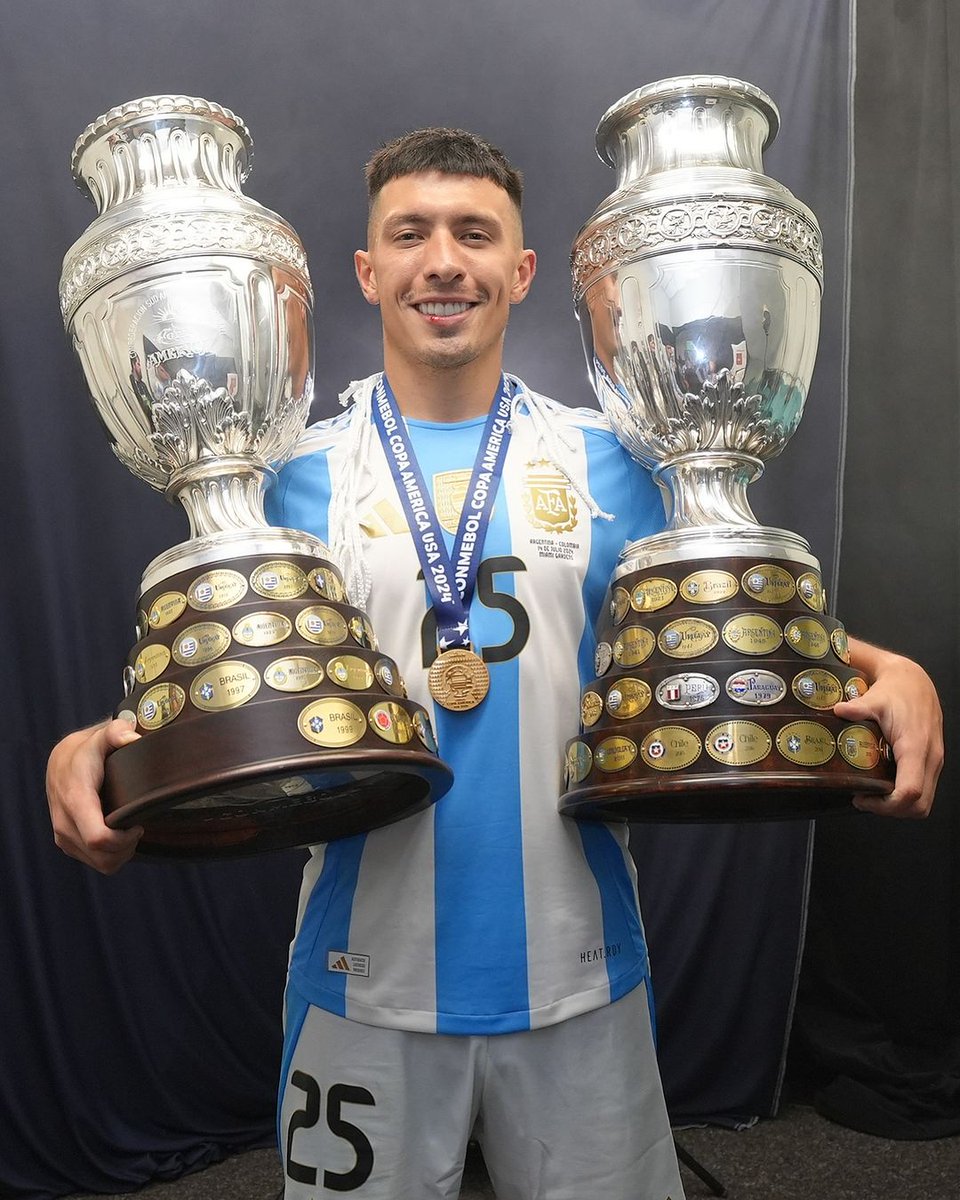 ManUtd's tweet photo. A massive achievement.

So proud of you both 🫶🇦🇷

#MUFC || #CopaAmerica https://t.co/XxGlZ635MM
